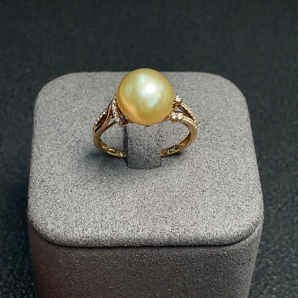 Seawater Pearl Ring 18k Gold Color Origin Undetermined Total Weight Approx. 3.32g Stone Size Approx. 10.2mm Size 16