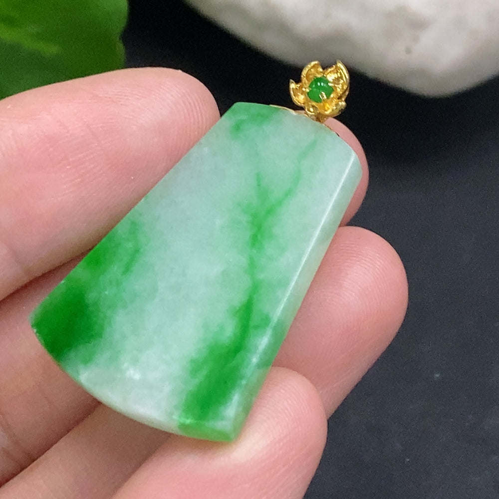 Jadeite plain pendant with 18K gold clasp, smooth jade surface, weighing approximately 6.6g, from HUILIU HQ.
