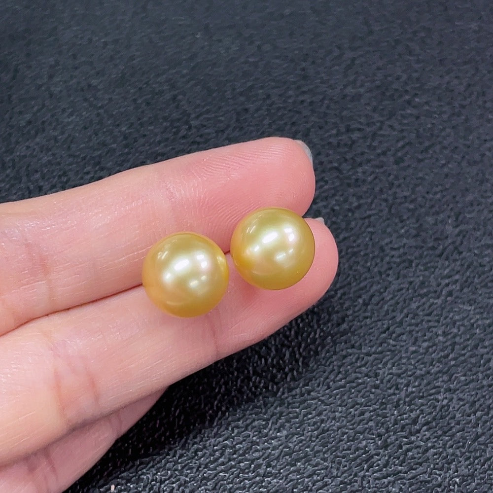 18k Seawater Pearl Earrings, Color Origin Undetermined, Total Weight Approx. 3.79g, Size Approx. 10.3mm