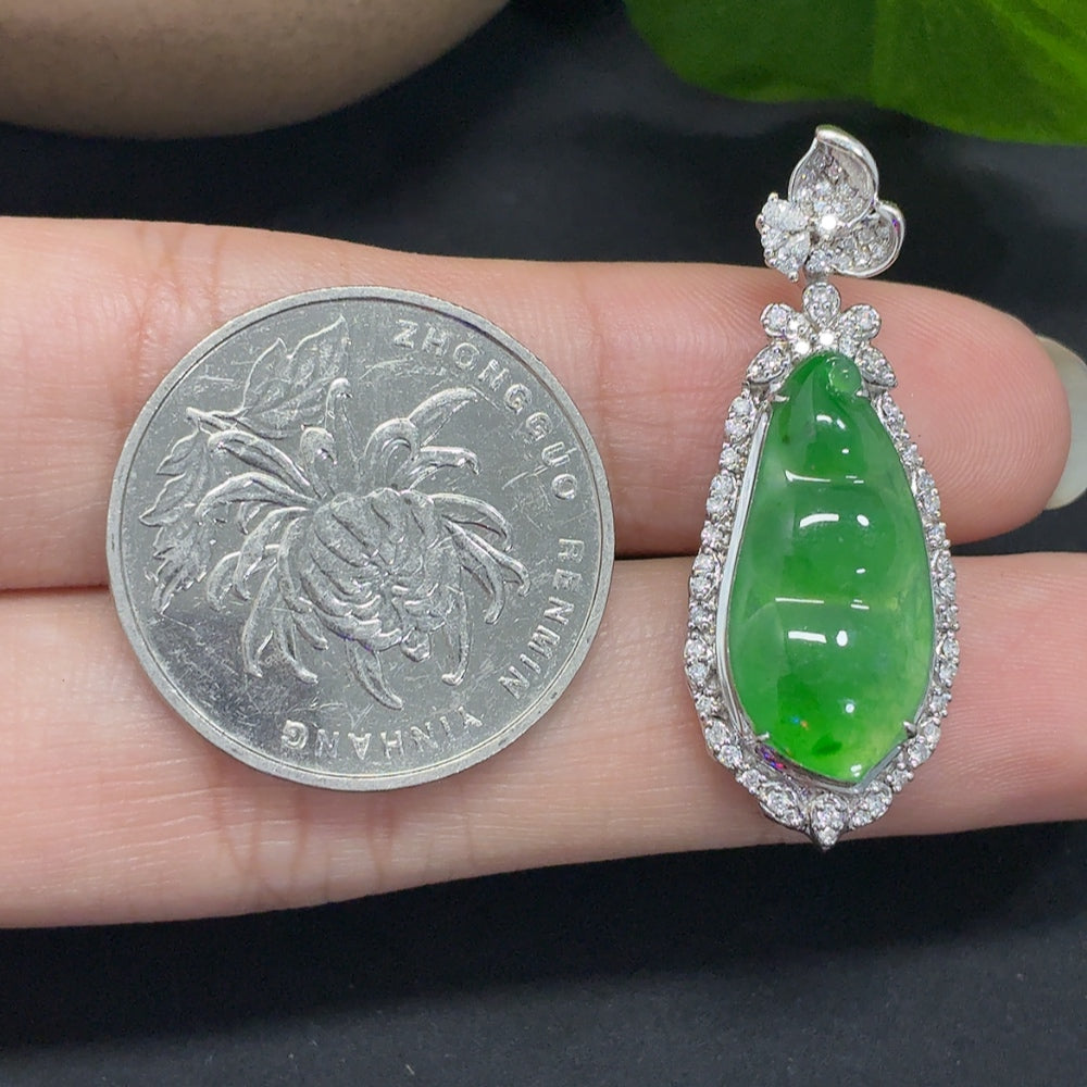Jadeite Pendant Fu Dou with Diamond Accents 18k