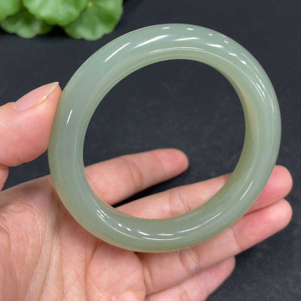 Huiliu certified Hetian jade round bracelet featuring smooth, polished jade beads on a string, showcasing elegant craftsmanship.