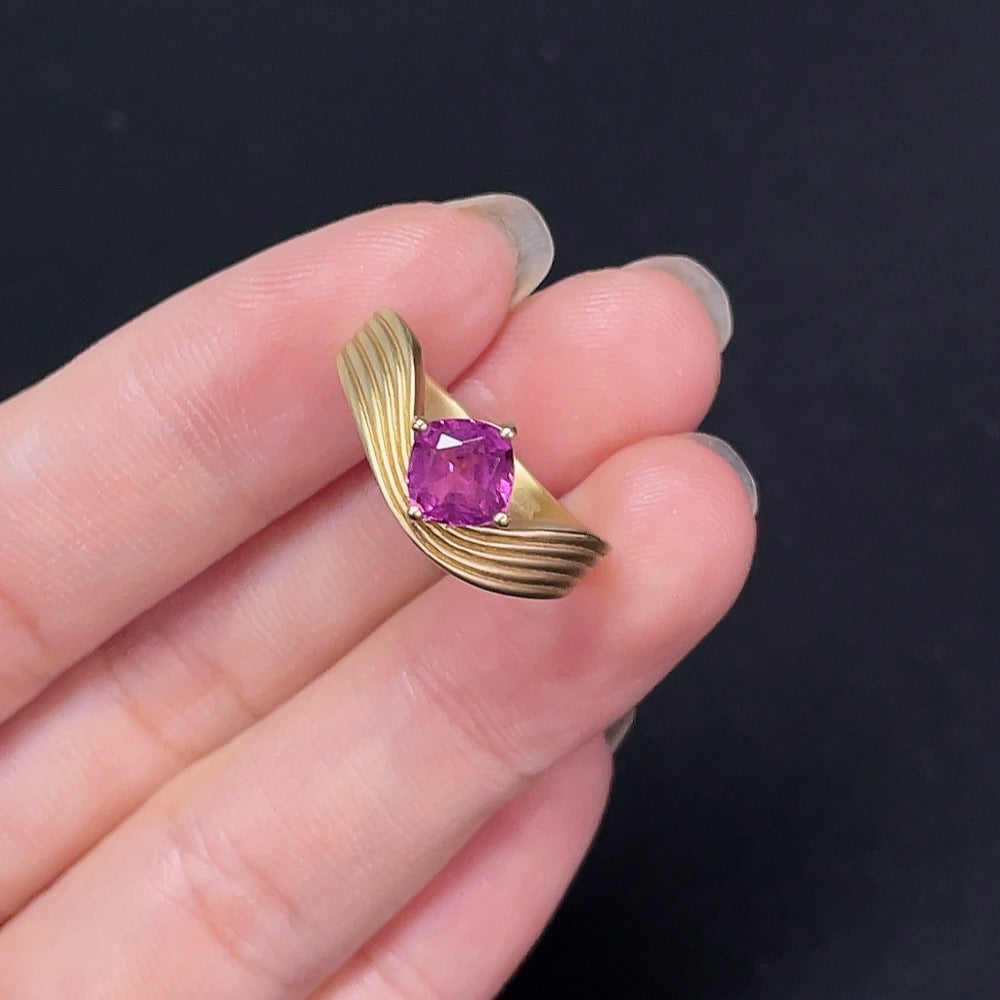 Garnet Inlaid Ring 18k Gold Size 16 Total Weight Approx. 3.39g