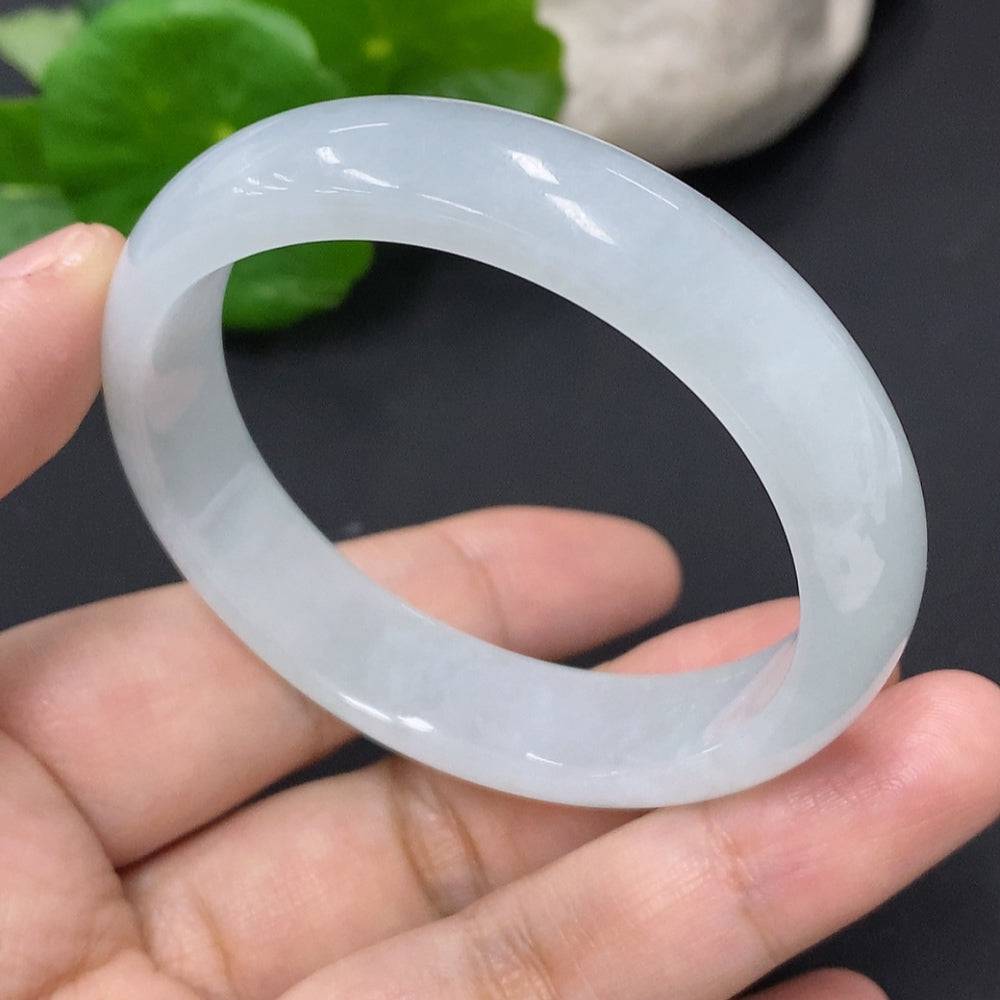Huiliu Jadeite Concubine bracelet with intricate design, featuring smooth green jade stones, certified by HUILIU HQ.