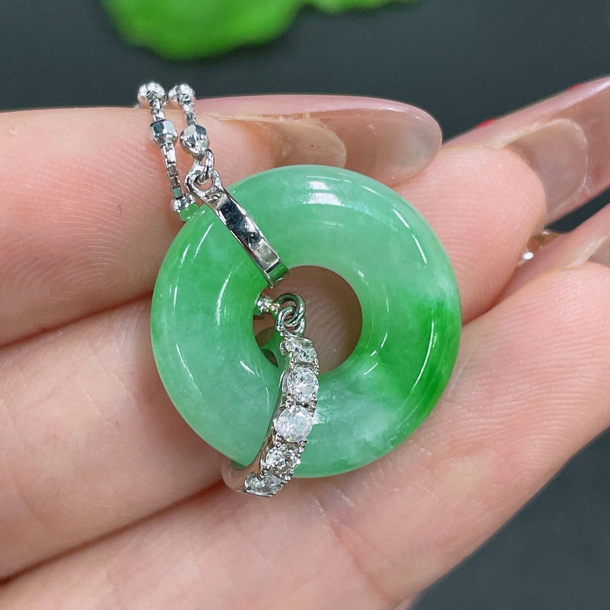 Jadeite pendant with 18k gold inlay and diamond accents, crafted by HUILIU HQ, weighing approximately 7.81 grams.