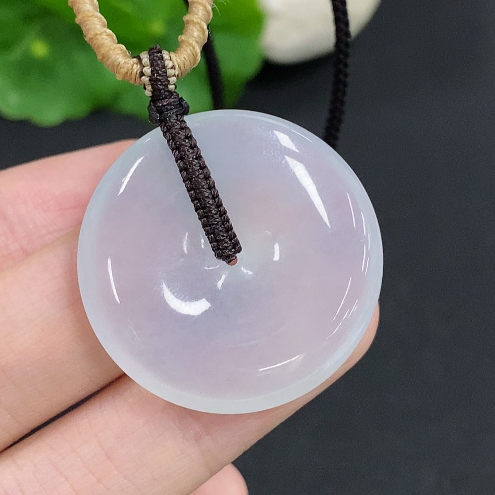 Jadeite Peace Knot, total weight approx. 12.6g (including rope weight)