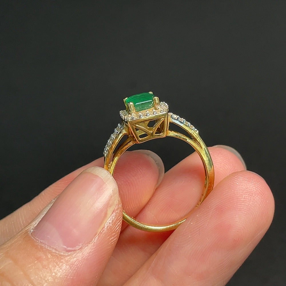 Emerald Inlaid Ring 58% Gold Content Size 15 Total Weight Approx. 2.65g Clarity Enhanced Non-Diamond