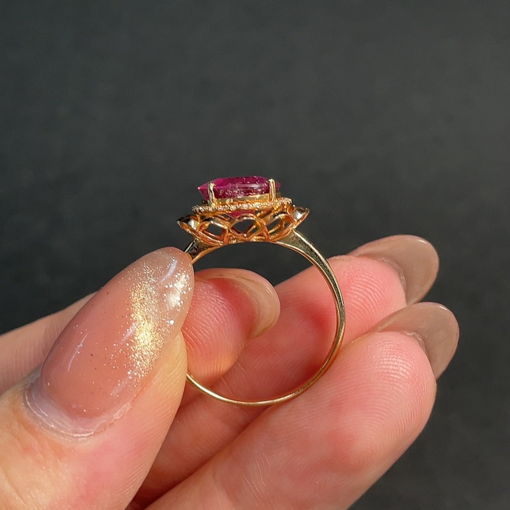 18K gold tourmaline inlaid ring with gemstone accents, size 16, weighing approximately 2.46g, crafted by HKHQ.