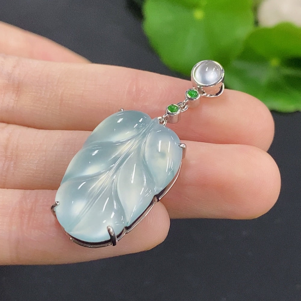Jadeite Leaf Inlaid Pendant 18K Gold