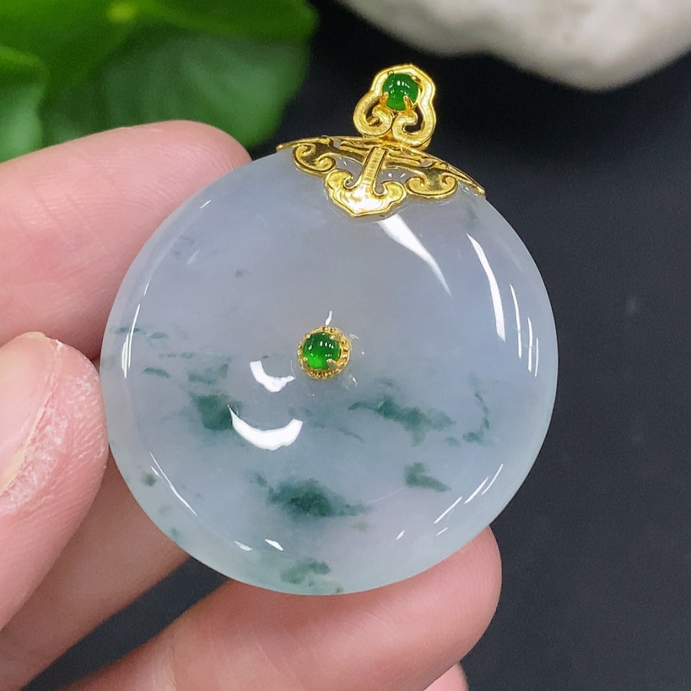 Jadeite safety buckle with 18K gold, crafted by HUILIU HQ, weighing approximately 11.2g, featuring smooth jade and gold detailing.