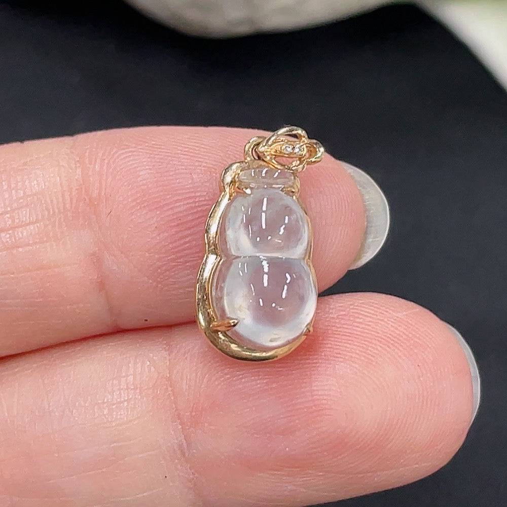 Jadeite gourd pendant with inlaid design in 18K gold, crafted by HUILIU HQ, featuring a smooth jade surface and gold detailing.