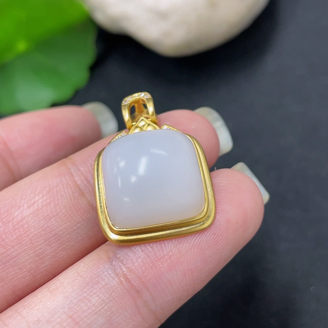 Hetian jade pendant in 18K gold with diamond accents, featuring a plain design, weight approx. 5.5g, necklace by HKHQ.