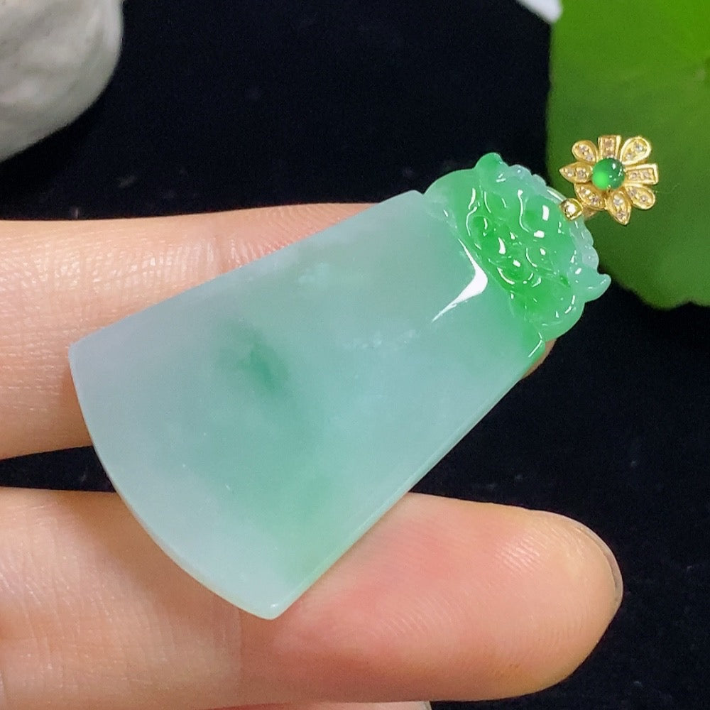 Jadeite Pi Xiu pendant with 18K gold and diamond accents, crafted from green jade, weighing approximately 6.63g.