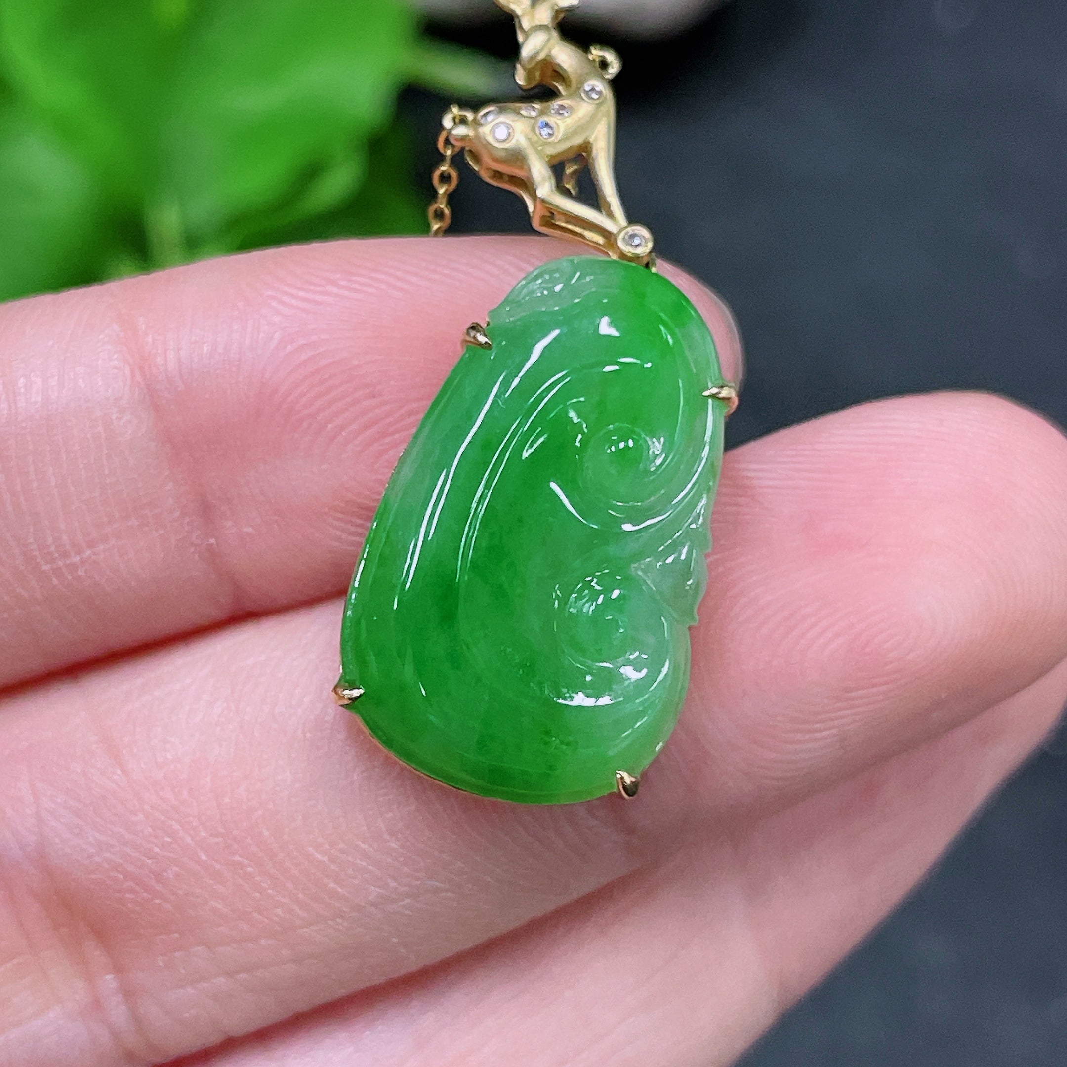 Jadeite Inlaid with 18K Gold and Diamonds, Total Weight Including Chain Approx. 4.81g