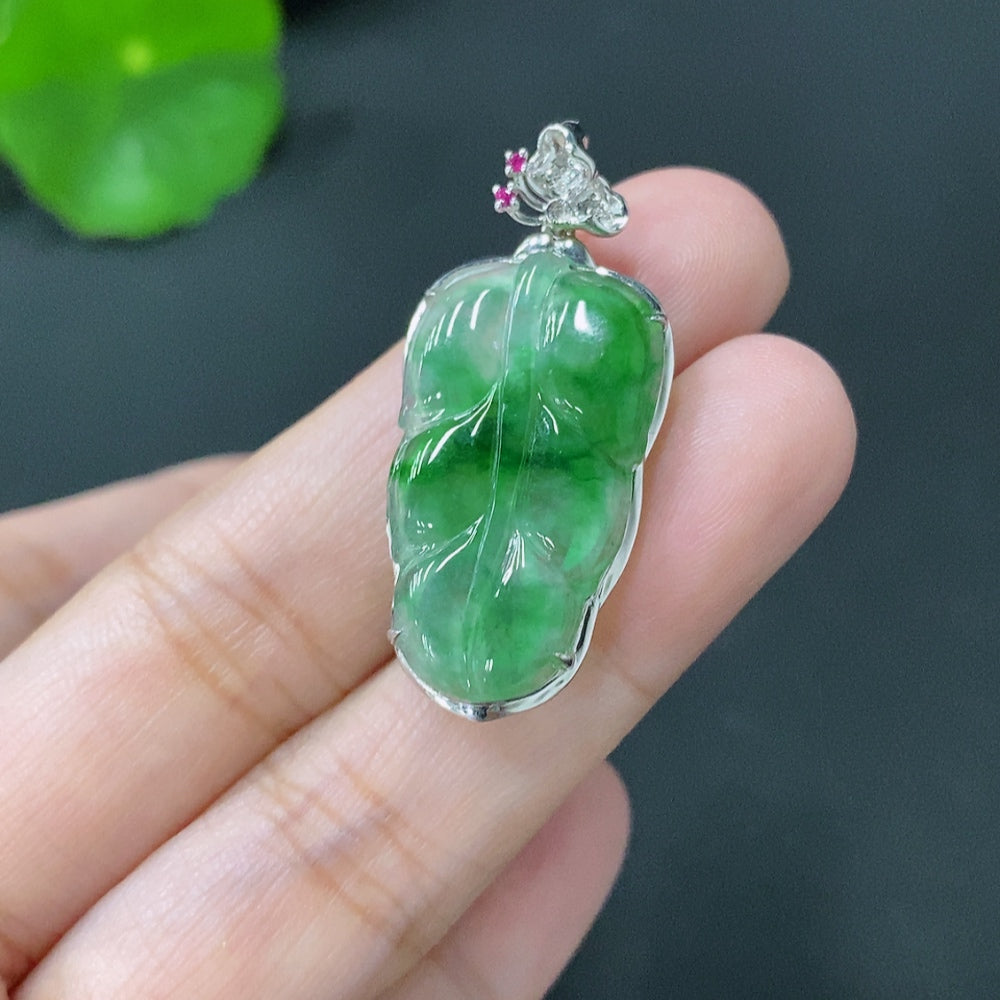 Jadeite Leaf Inlaid Pendant 18k Gold Inlaid Total Weight Approx. 2.9g