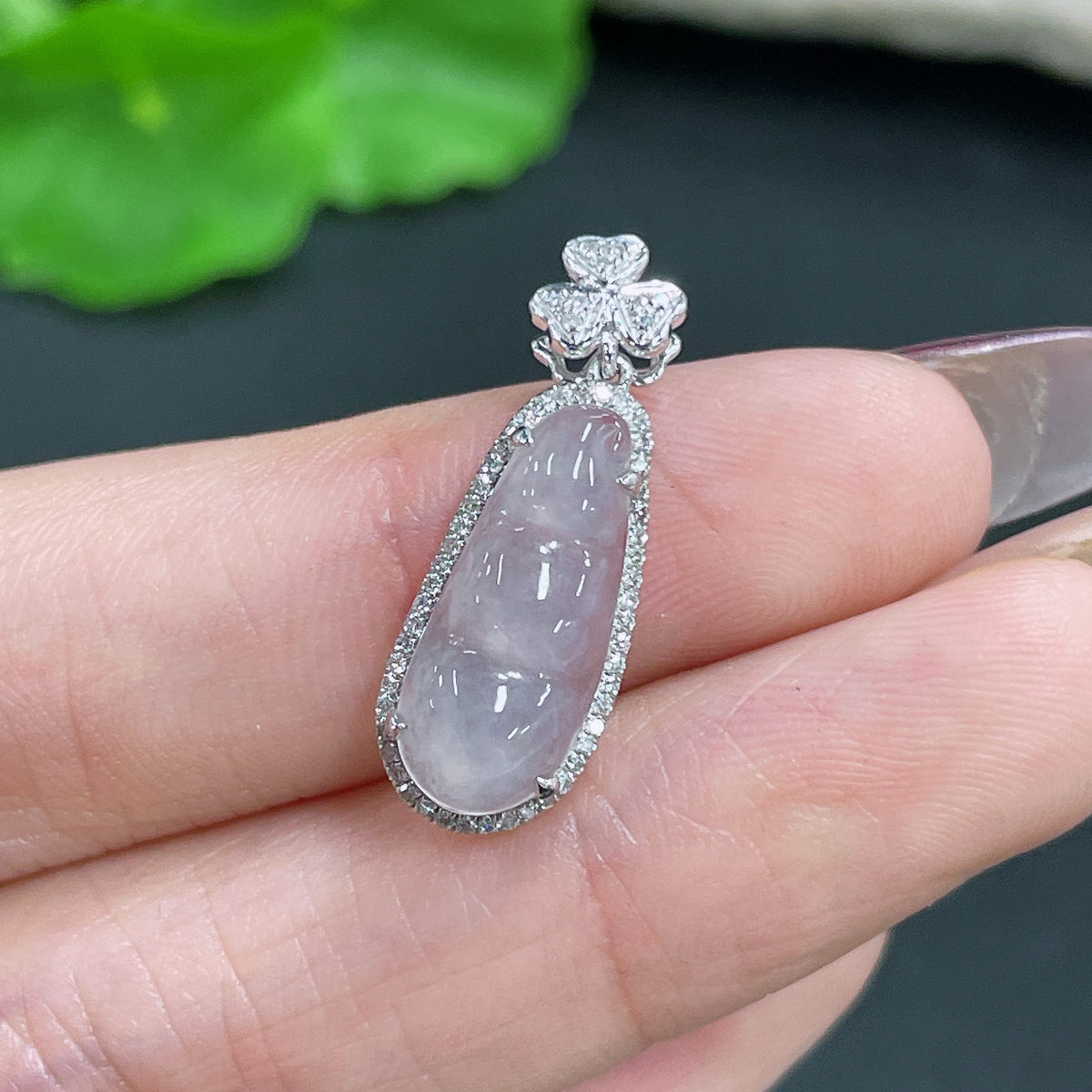 Jadeite pendant in bean shape with 18k gold inlay and diamond accents, weighing approximately 1.4g, from HKHQ.