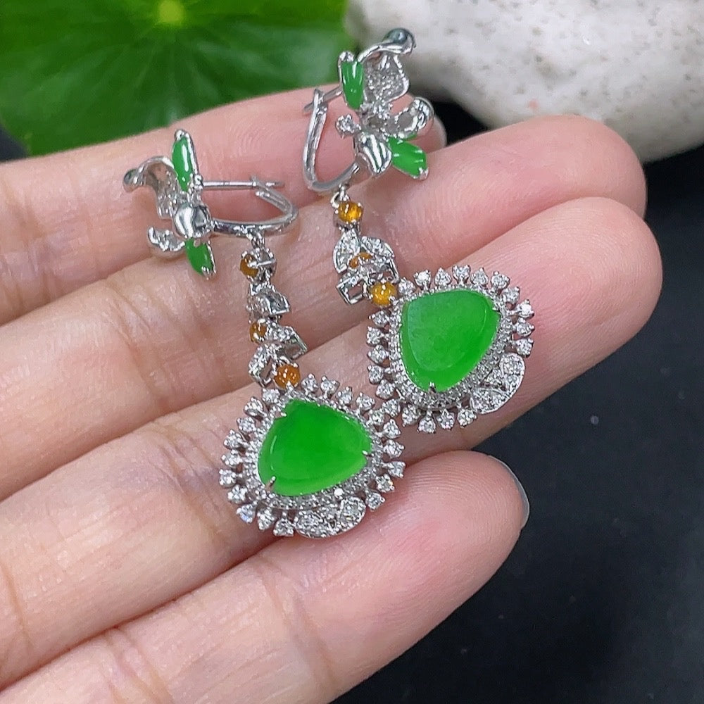 HKHQ jadeite earrings with 18k gold and diamond accents, showcasing elegant jewelry design and fine craftsmanship.