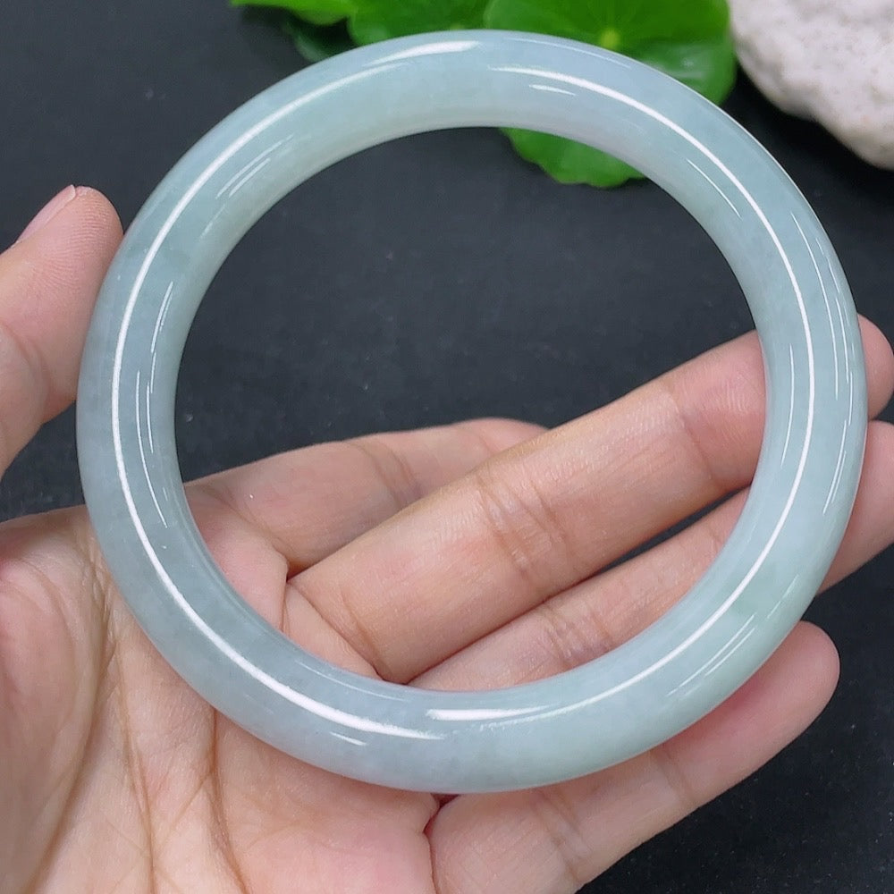 Jadeite round bangle in green jade, size 59.5mm, weight 57.62g, from HKHQ, displayed on a neutral background.