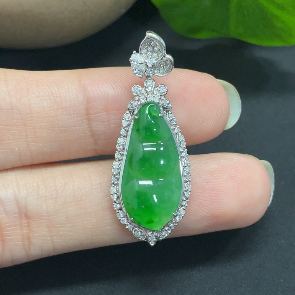 Jadeite Pendant Fu Dou with Diamond Accents 18k