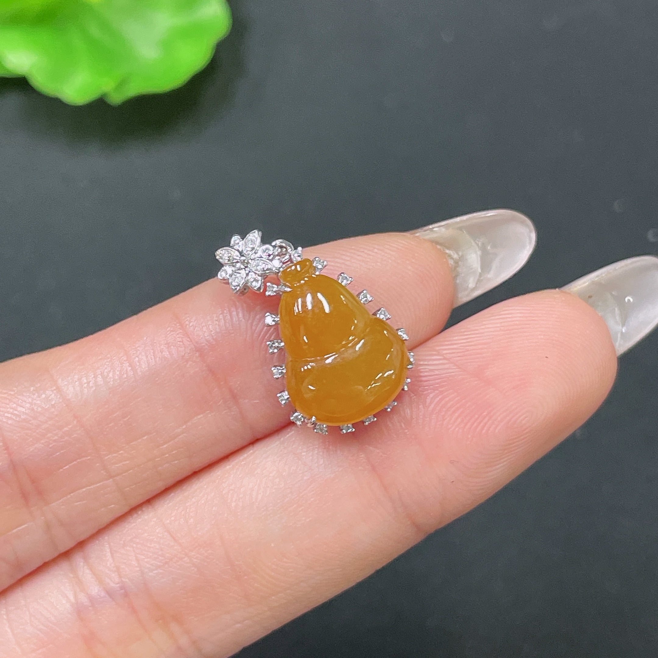 Jadeite Pendant Gourd Inlaid No Diamond . | Huiliu Certified