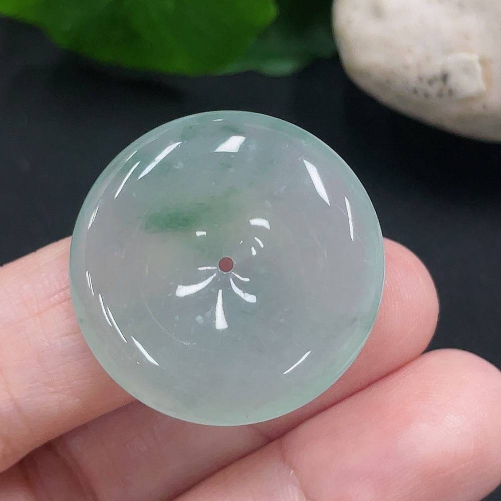 Huiliu Jadeite Peace Knot Pendant featuring a polished jade necklace with a traditional peace knot design, certified by HUILIU HQ.