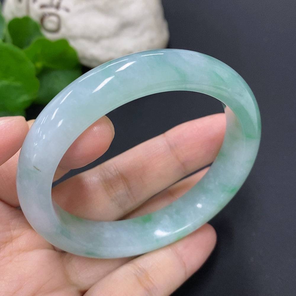 Huiliu Jadeite round bracelet featuring smooth, polished jade beads on a string, certified by Huiliu HQ.