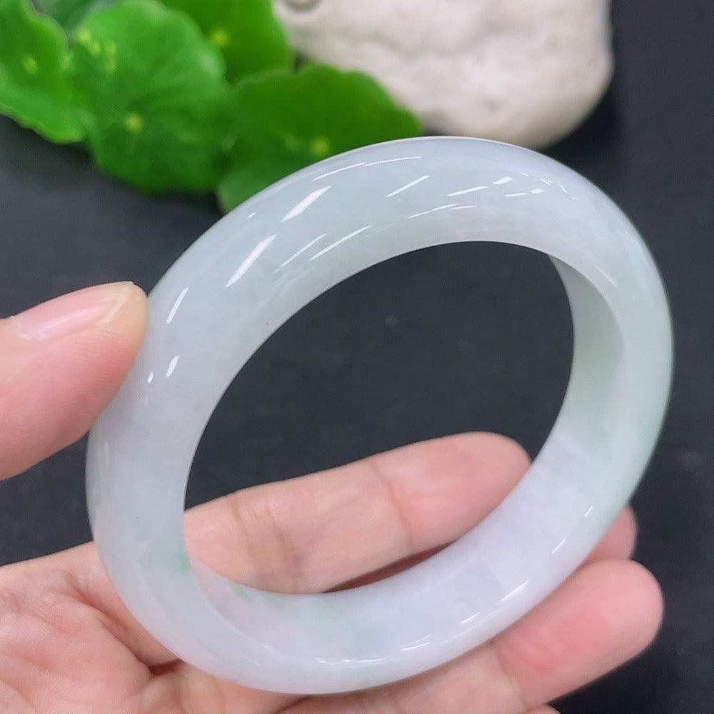 HKHQ jadeite round bracelet with 53mm diameter, weighing approximately 55.85g, showcasing smooth, polished jade stones.