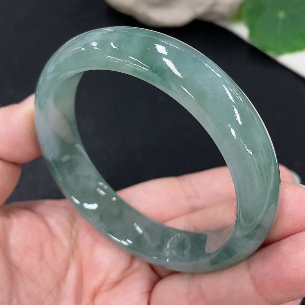 Huiliu Jadeite round bracelet featuring smooth, polished green jade beads, certified by Huiliu HQ for quality and authenticity.