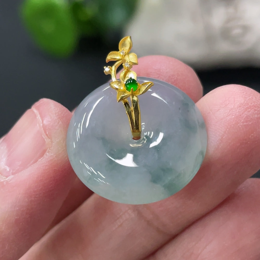 Jadeite Safety Pendant with 18k Gold Clasp, Total Weight Approx. 4.58g