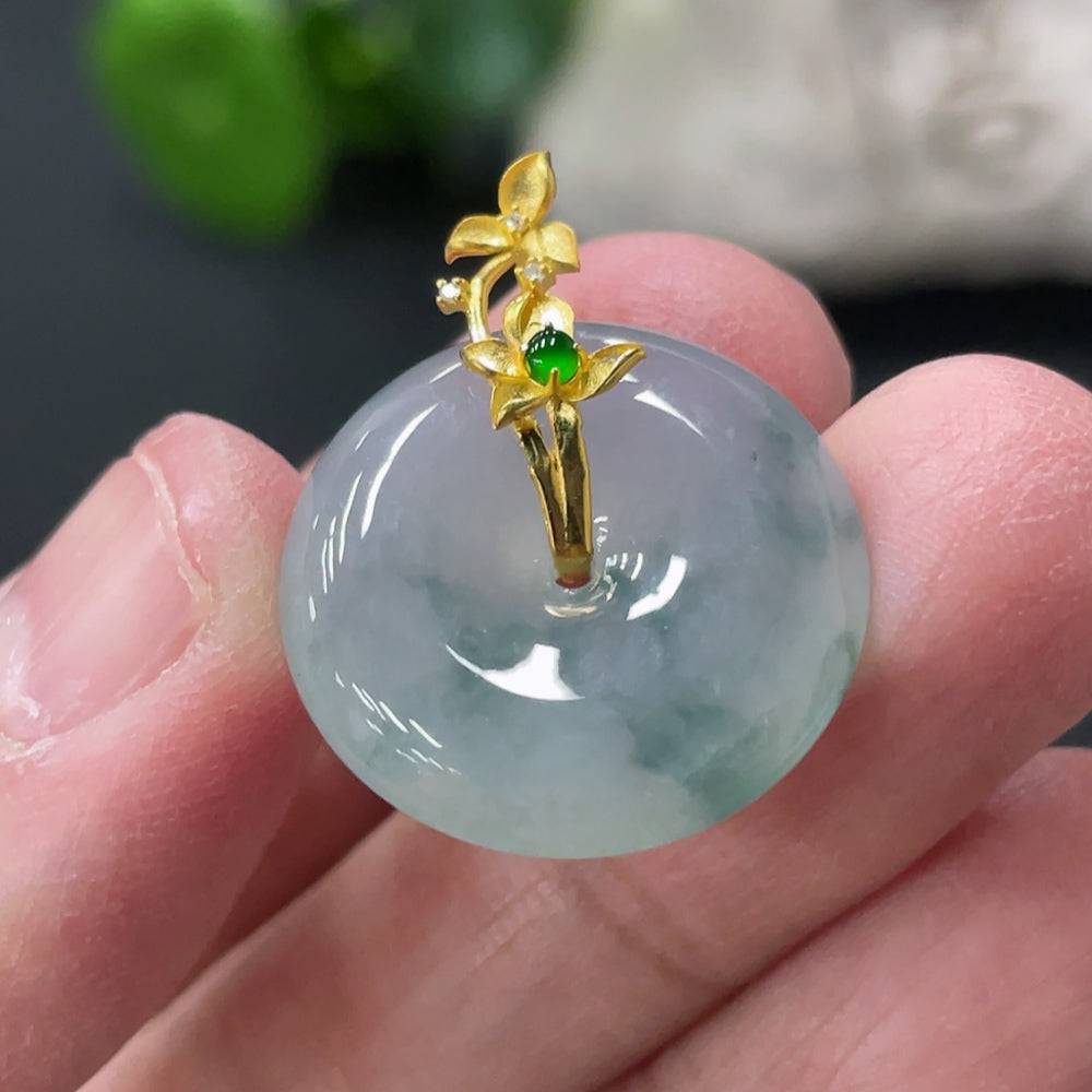 Jadeite safety pendant with 18k gold clasp, crafted from green jade, weight approximately 4.58g, by HUILIU HQ.