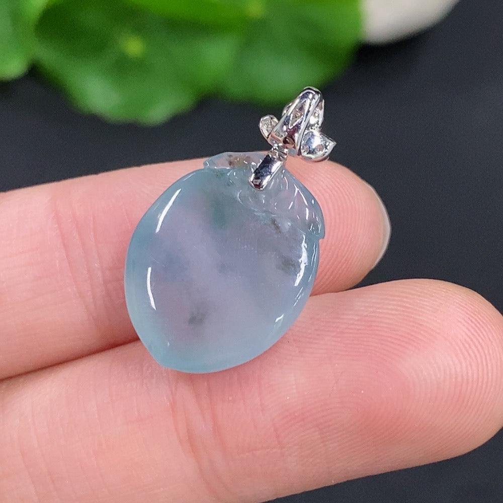 Jadeite Peach Pendant with 18K Gold Clasp, Total Weight Approximately 3.5g