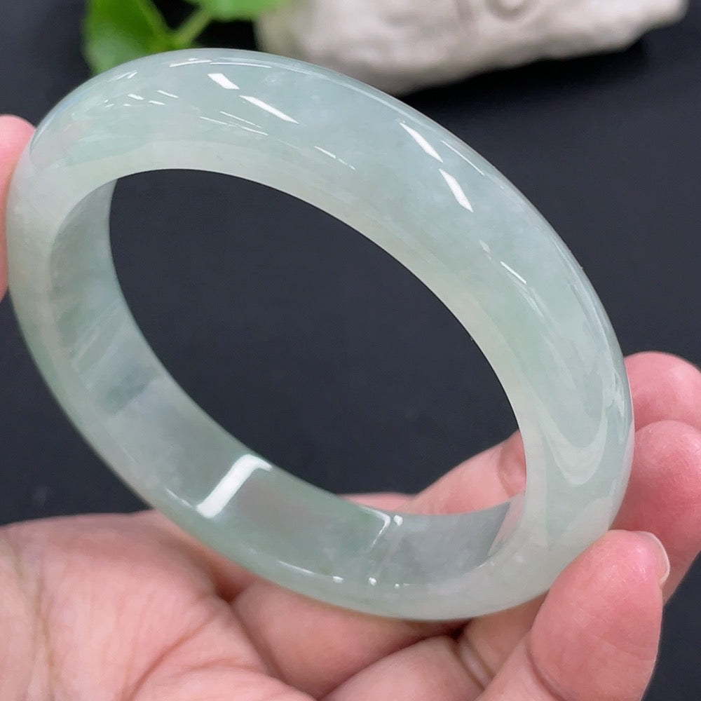 Jadeite round bracelet size 56.5mm total weight approx. 61.61g