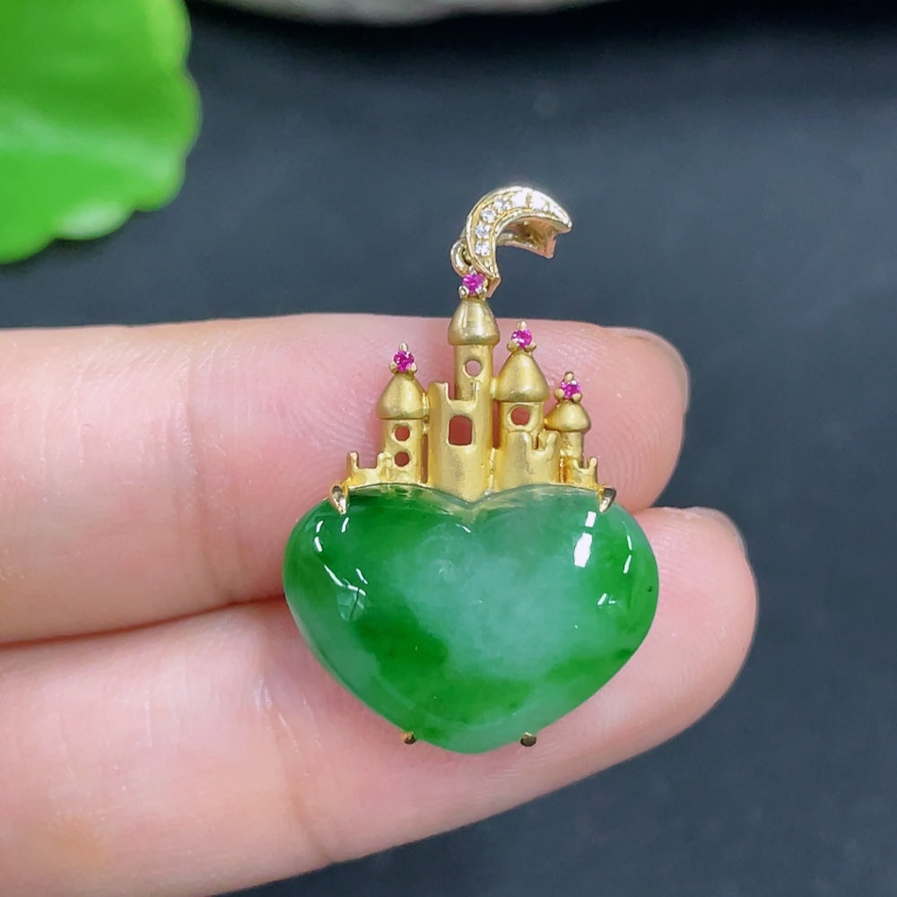 Jadeite pendant set with 18k gold and diamonds, featuring a green jade pendant, weighing approximately 3.9g, from HKHQ.