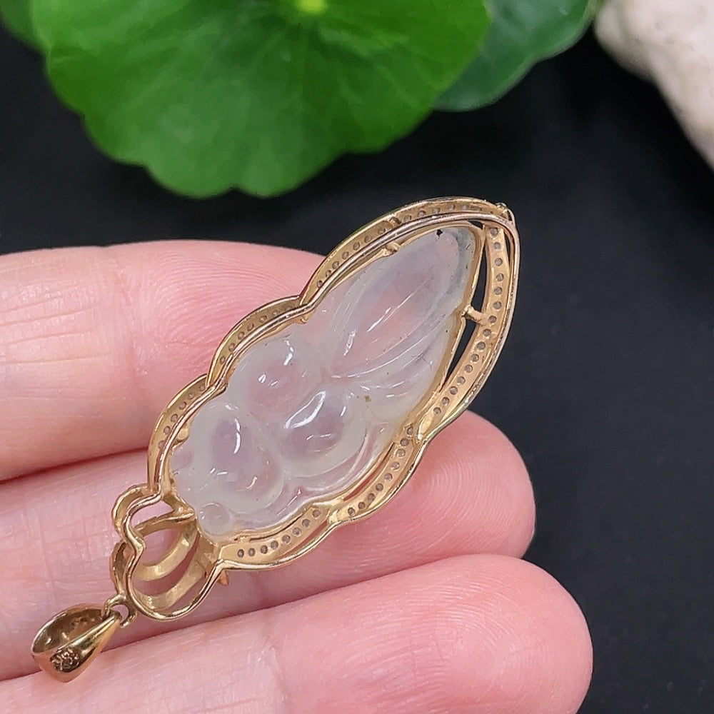 Jadeite Goldfish Inlay Pendant 18K Gold (Black Parts Uncertain) with Diamond Accents Total Weight Approximately 4.8g