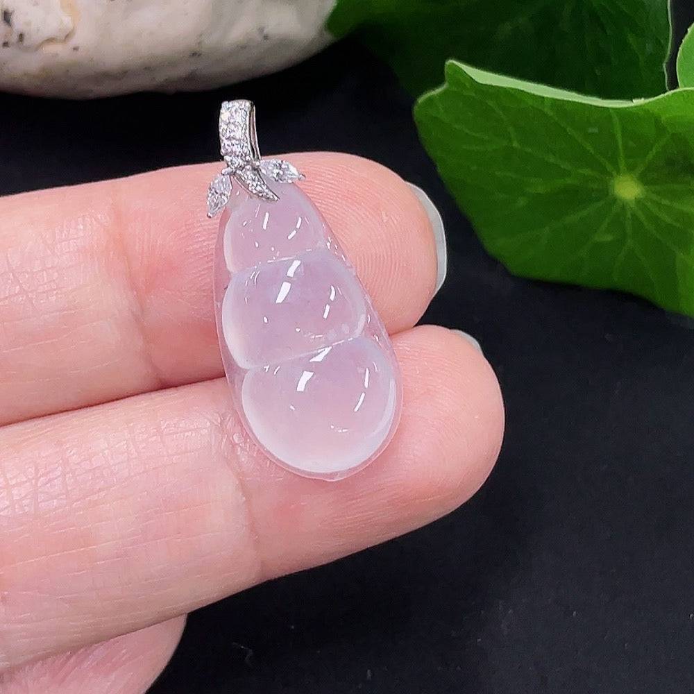 Huiliu Jadeite leaf pendant featuring natural green jade with leaf design, certified by HUILIU HQ.