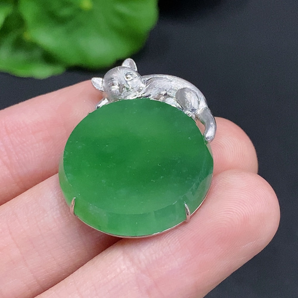 Jadeite Plain Pendant Pendant in 18K Gold Total Weight Approx. 9.1g