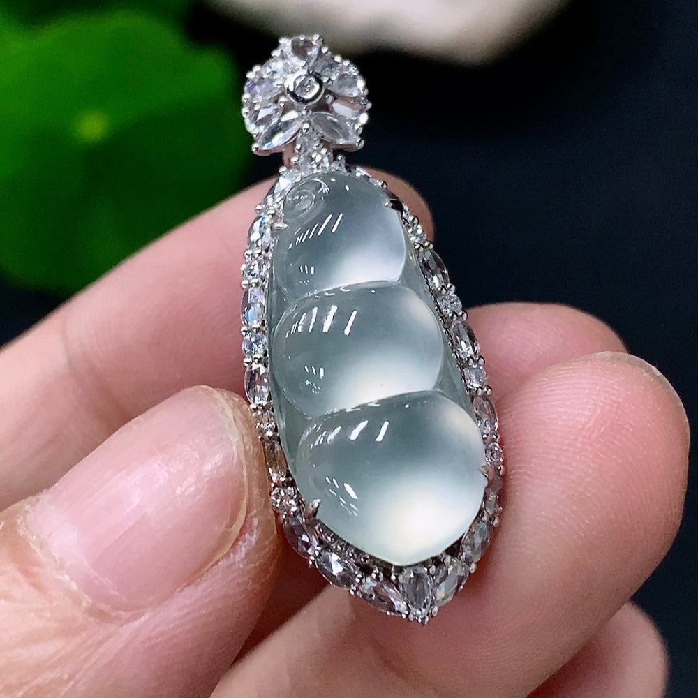 Jadeite Blessed Bean Pendant Set in 18k Gold with Diamond Accents, Total Weight Approximately 5.65g