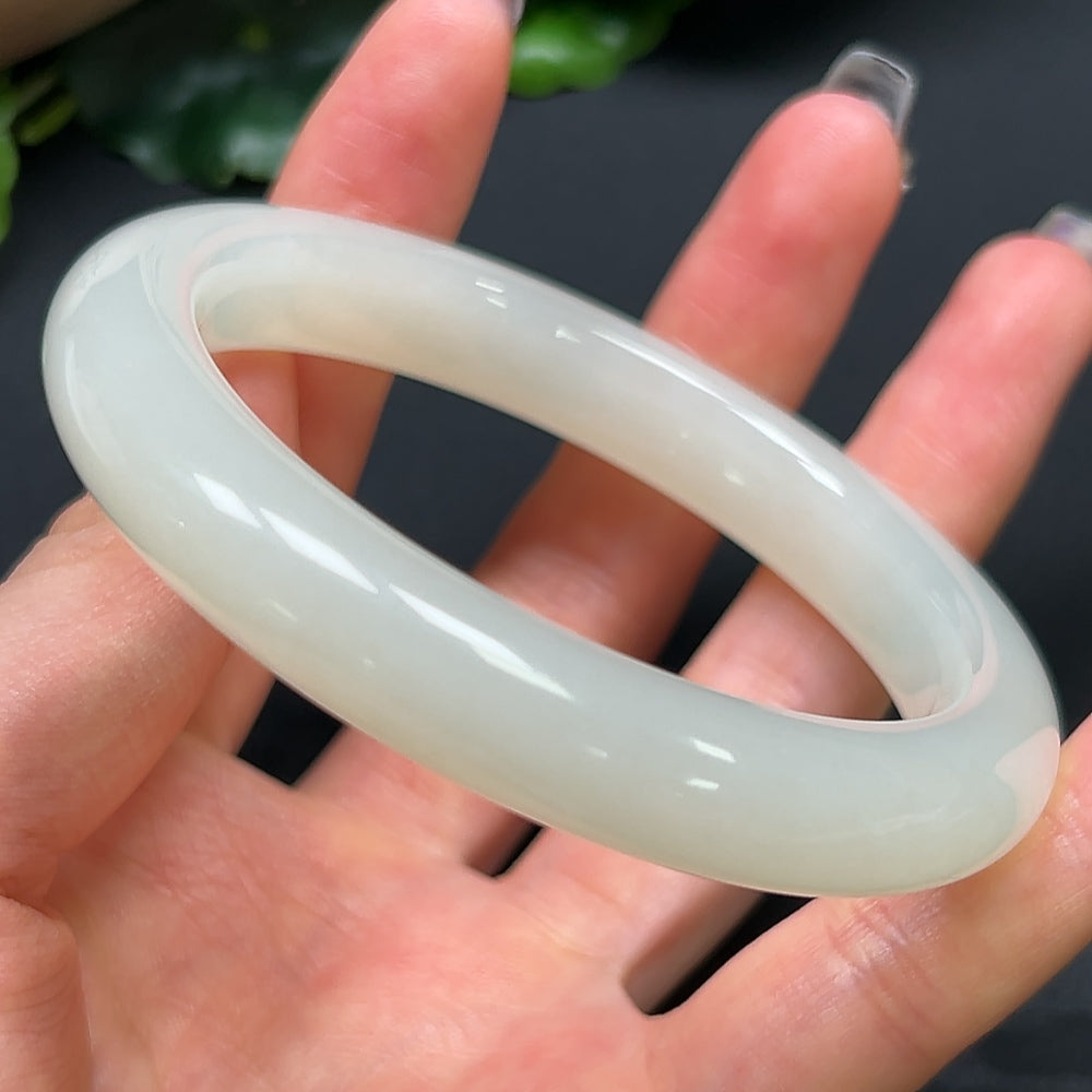 HKHQ Hetian Jade round bracelet, 58.9mm size, approx. 54.15g, featuring smooth polished jade beads.