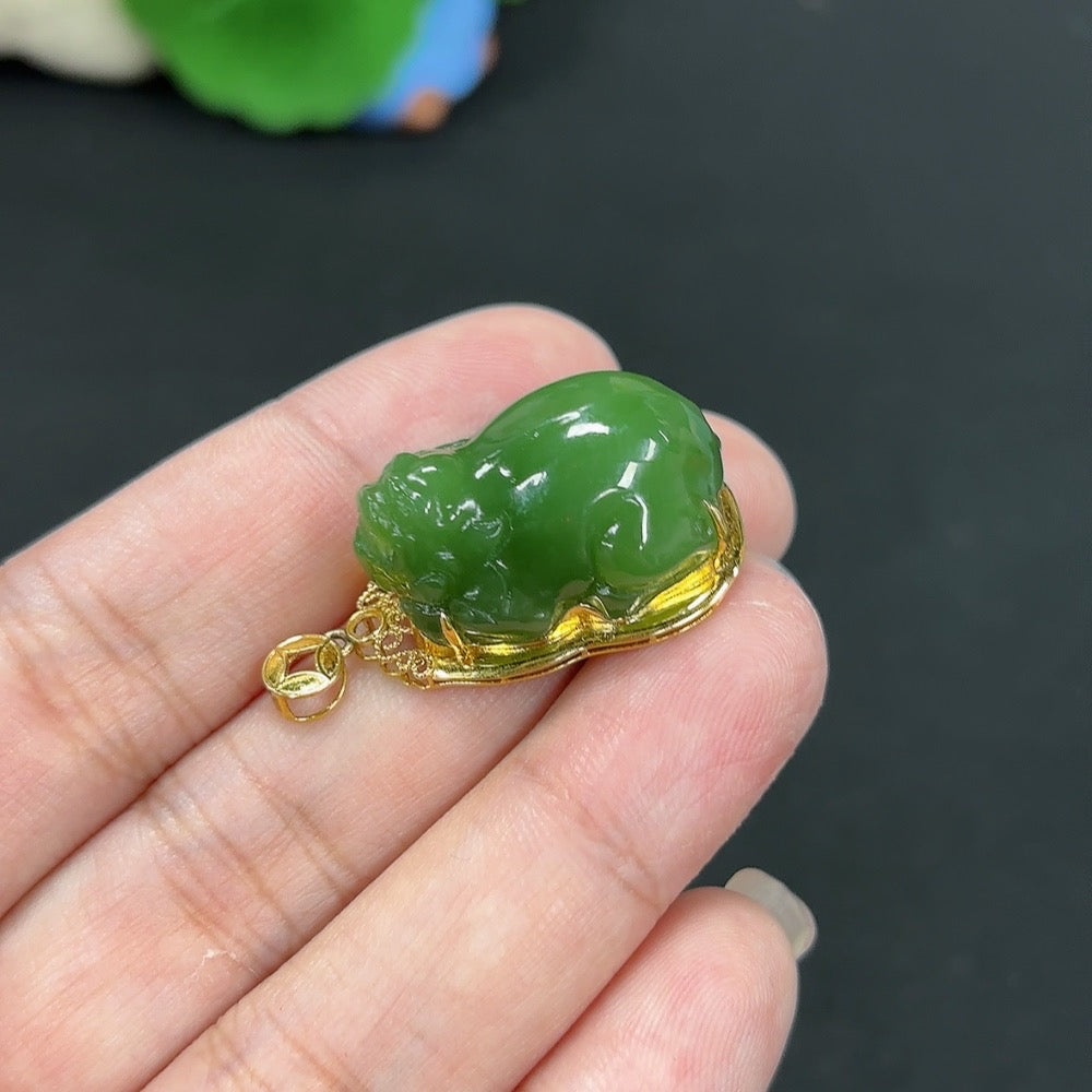 Green Hetian Jade Auspicious Beast Pendant in 18K Gold