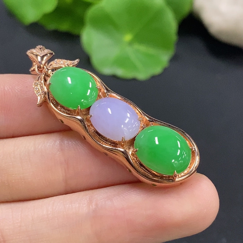 Jadeite Pendant with 9K Gold Setting (Accented with Diamonds)