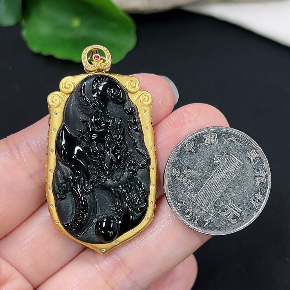 Jadeite Dragon Pendant with 18K Gold (Set with Colorless Diamonds)
