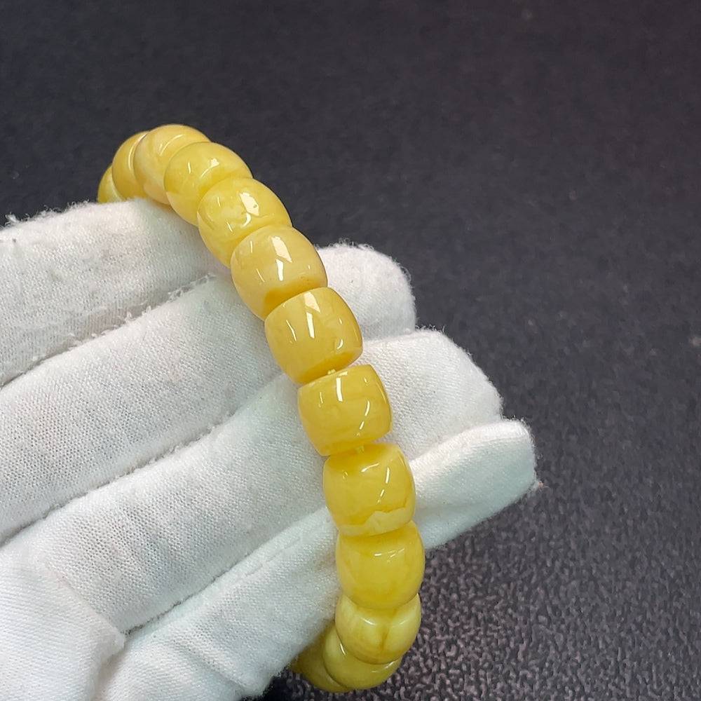Amber beeswax bracelet by HUILIU HQ with 10.6mm amber beads, weighing approximately 16.42g, featuring natural amber color and texture.