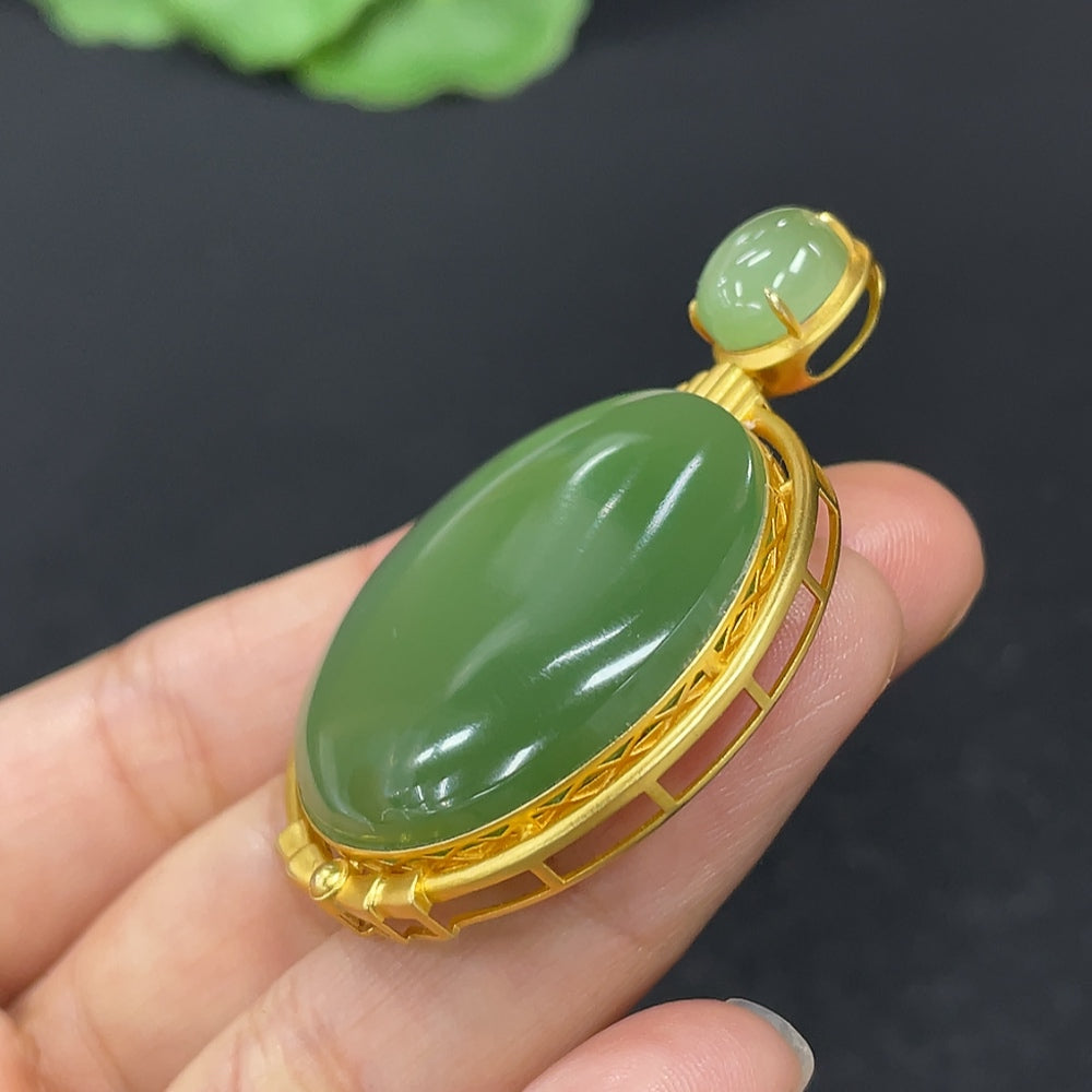 Plain Hetian jade pendant in 18k gold with inlaid design, weighing approximately 16g, elegant necklace jewelry by HKHQ.