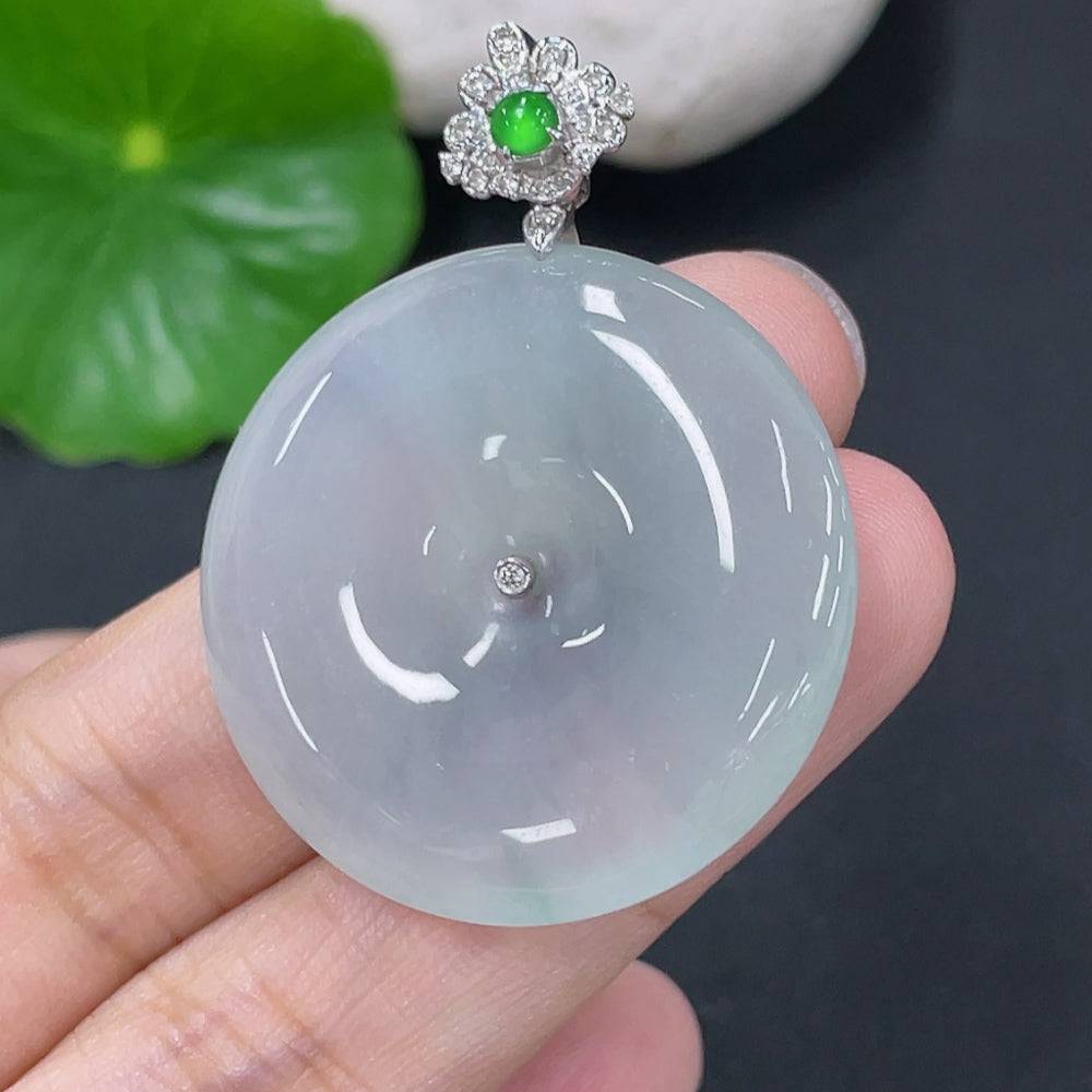 Jadeite Peace Knot pendant with 18k gold clasp, weighs approximately 12.2g, featuring smooth green jade without diamonds.