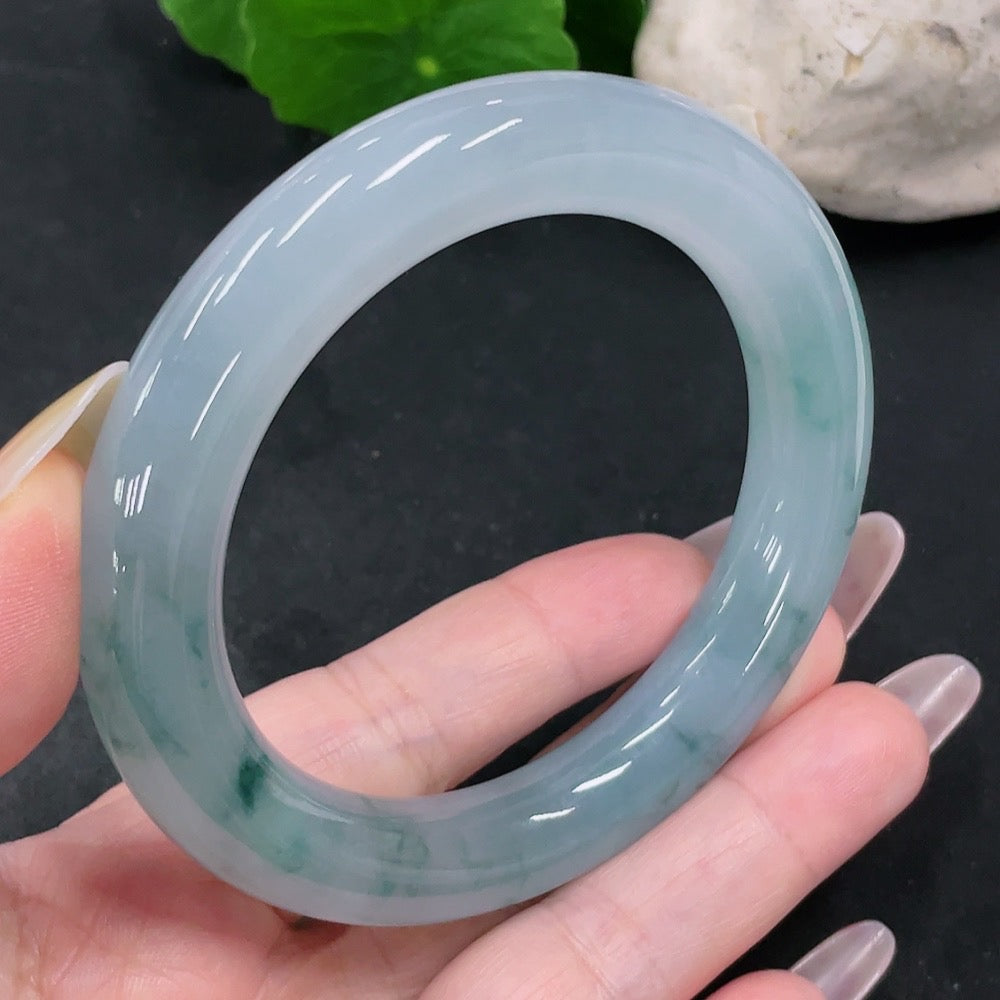 HUILIU HQ jadeite round bangle, size 56.8, with a total weight of 74.9g, showcasing smooth, polished jade jewelry.