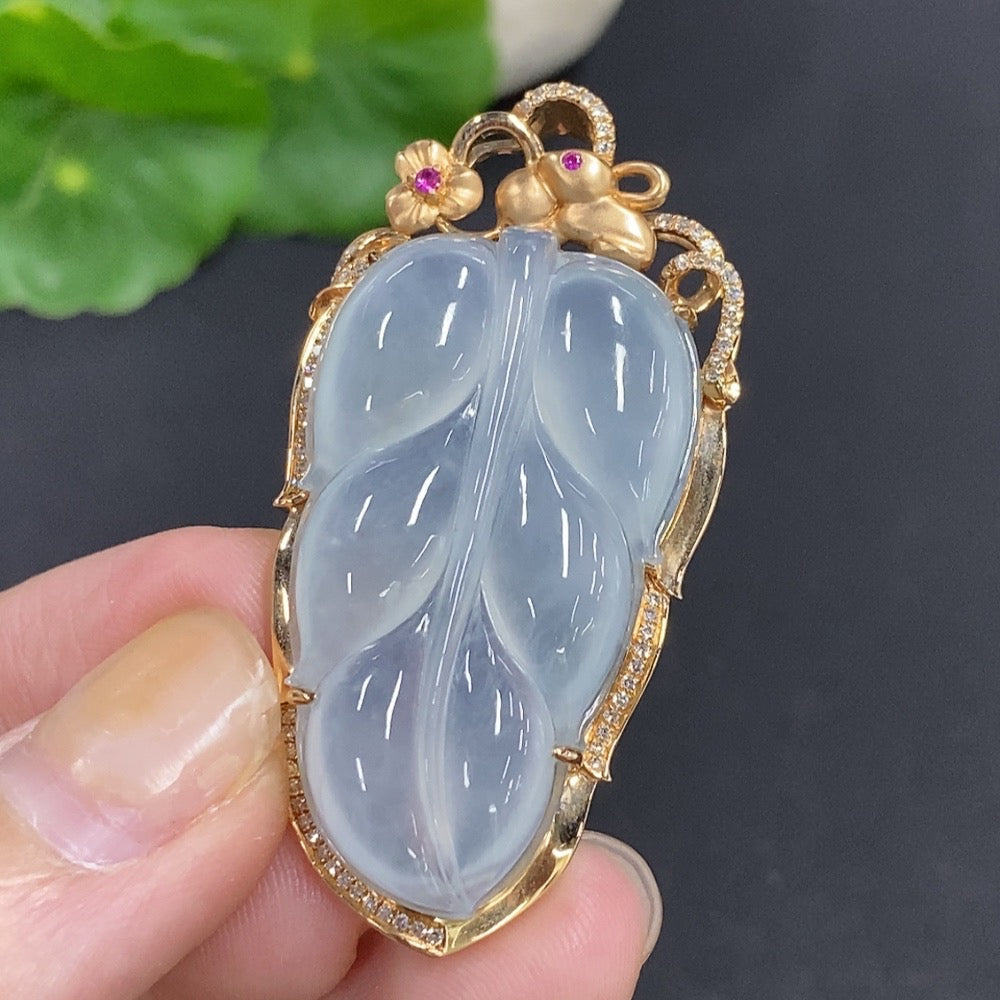 Jadeite Leaf Pendant 18k Gold Total Weight Approx. 13.16g Set with Diamonds (Colorless)