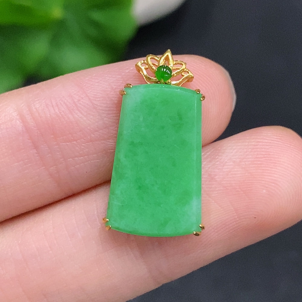 Jadeite Plain Pendant with 18K Gold Setting, Total Weight Approx. 2g