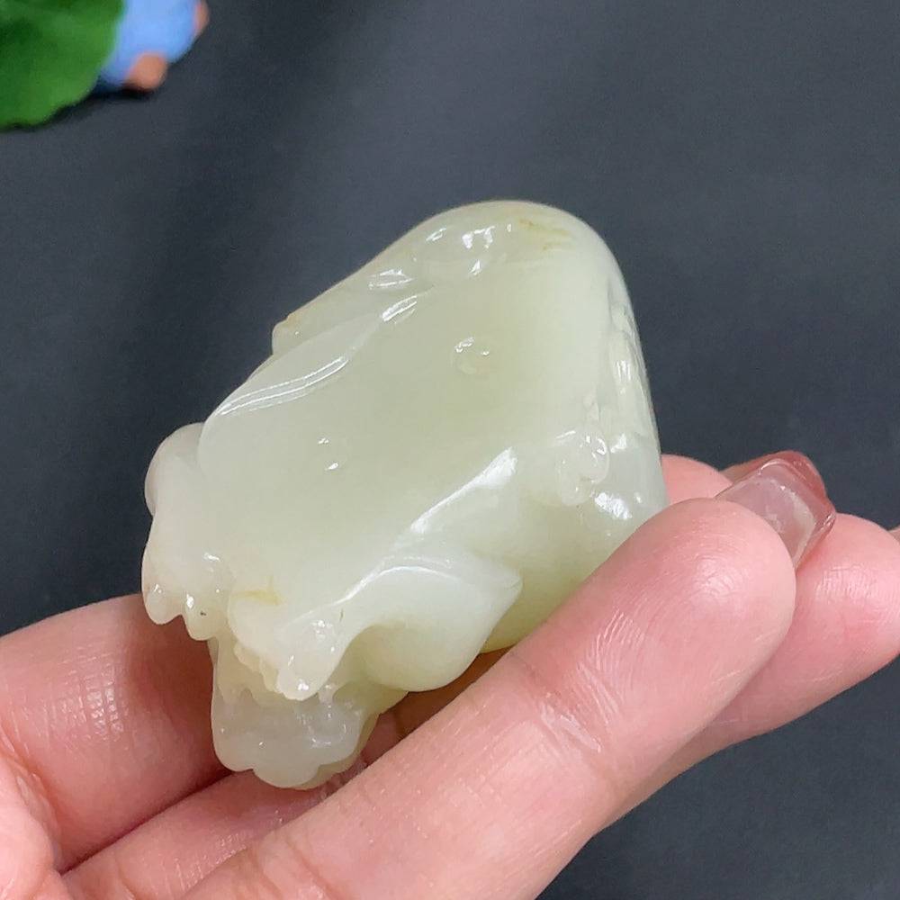Huiliu HQ Hetian Jade Pendant featuring an auspicious beast design with undetermined skin color, crafted from high-quality jade.