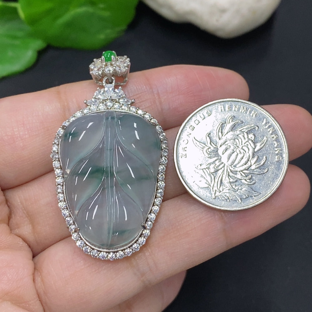 Jadeite leaf inlaid pendant Non-gold inlaid Total product weight about 8.5g (top bead non-A)