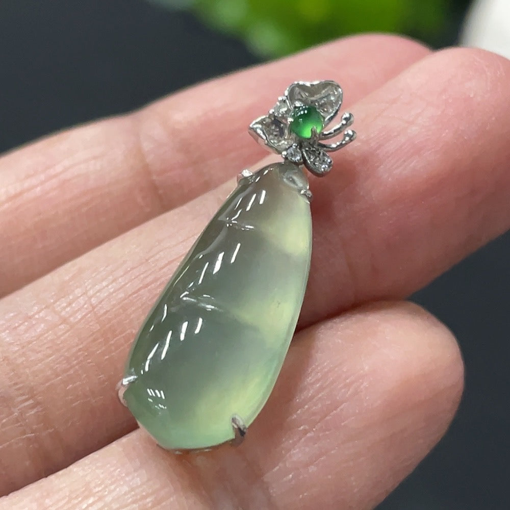 Jadeite Blessing Bean Pendant with 18K Gold and Diamond Accents, Total Weight Approx. 2g