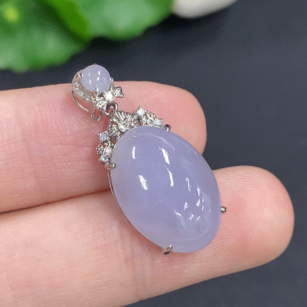 Jadeite cabochon pendant with 18K gold, non-diamond (too small to determine natural origin)
